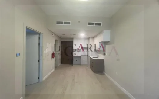 VACANT | SPACIOUS | HUGE LAY-OUT