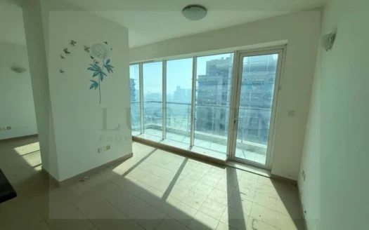 HUGE LAY-OUT | HIGH-FLOOR | VACANT