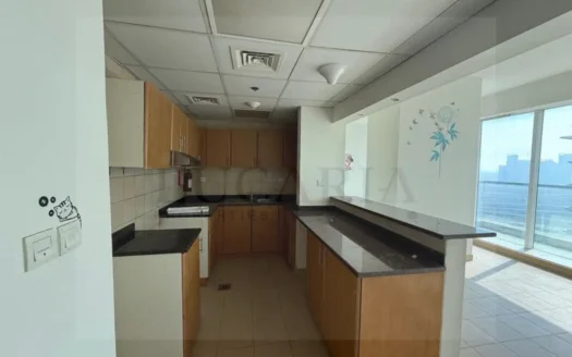 HUGE LAY-OUT | HIGH-FLOOR | VACANT